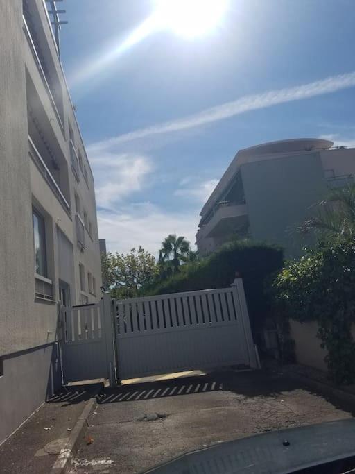 Charmant Studio Lumineux Avec Parking Prive Saint-Raphaël Buitenkant foto