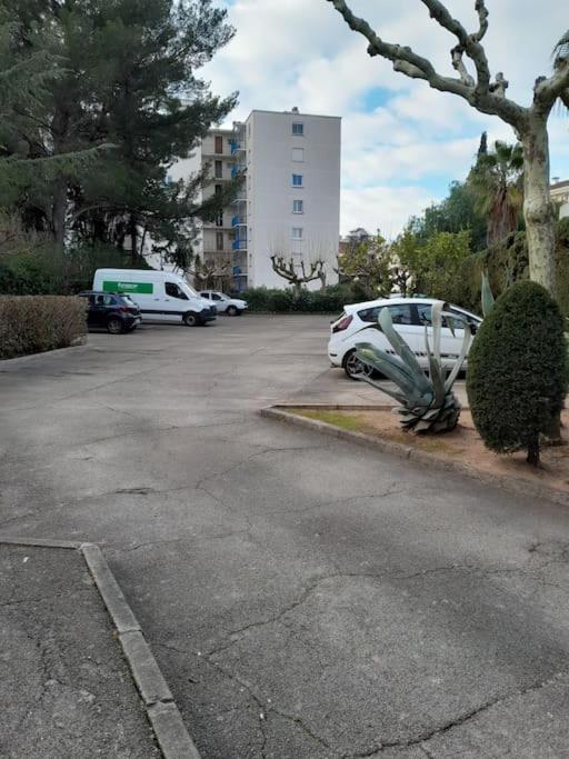 Charmant Studio Lumineux Avec Parking Prive Saint-Raphaël Buitenkant foto
